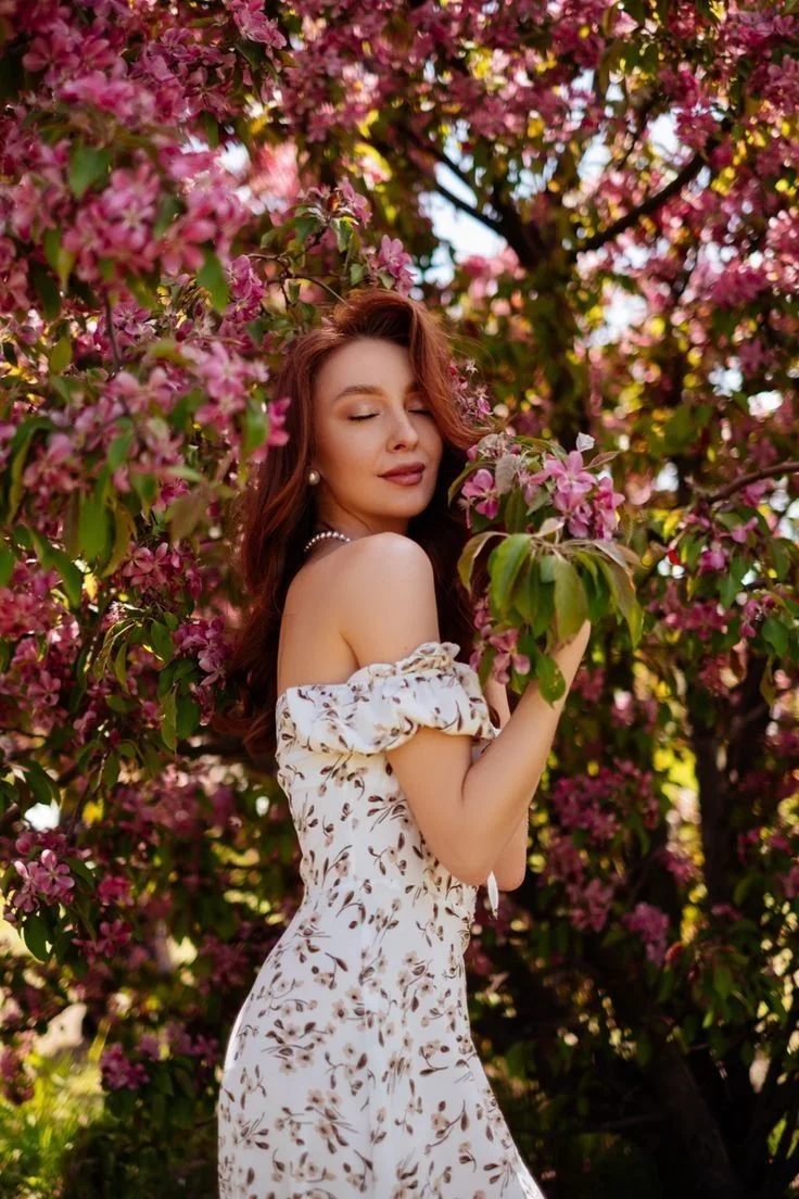 Blossom photoshoot ideas | Cherry blossom photography photo shoot, Spring photo ideas, Spring poses