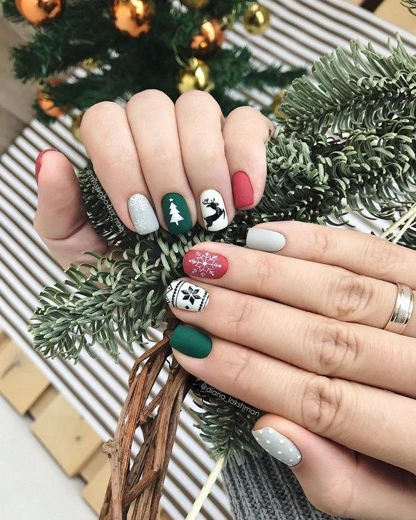 Современный городской стиль и новые сочетания — LadySovet | Art ongles thème de noël, Ongles à la mode, Ongles colorés
