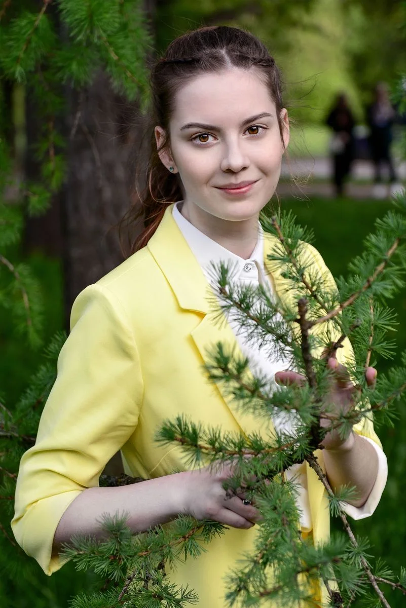 Девушка в парке портрет | Brooch, Фотосессии