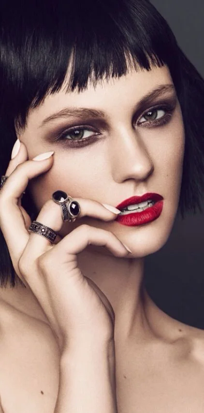 Vogue poses face | Editorial headshot poses, Nail model poses, Beautiful lips