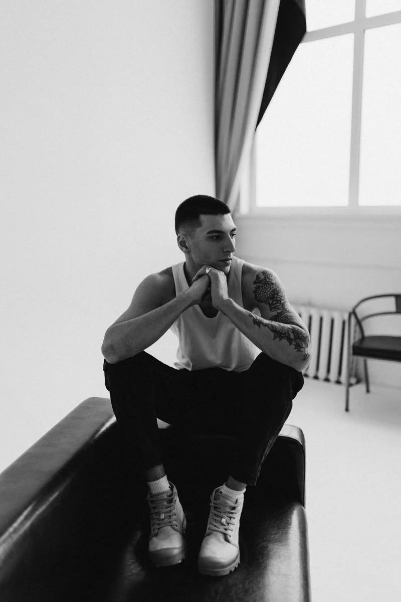 Мужская фотосессия в студии | Mens photoshoot studio, Men’s photoshoot ideas studio, Indoor photoshoot men