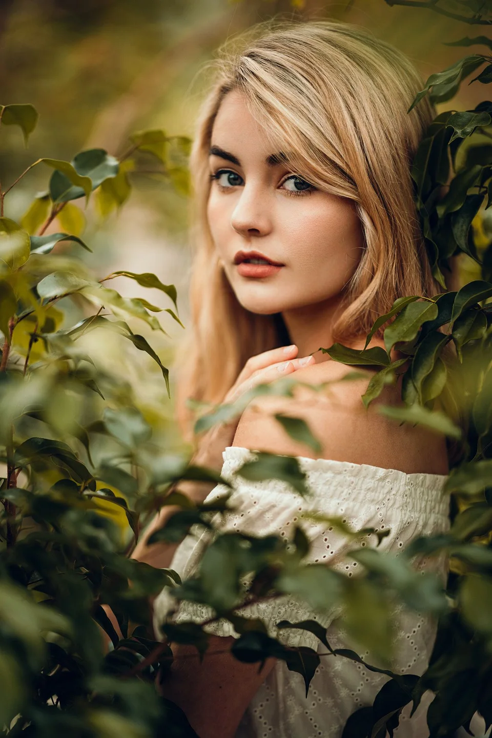 Enchanting Forest Portrait | Outdoor portrait photography nature, Senior portrait with books, Outdoor portraits women
