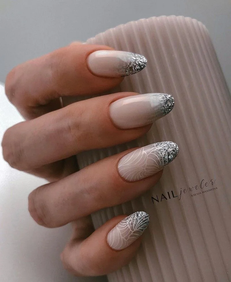 Современный городской стиль и новые сочетания — LadySovet | Uñas acrílicas almendradas, Belleza de manos, Uñas nude