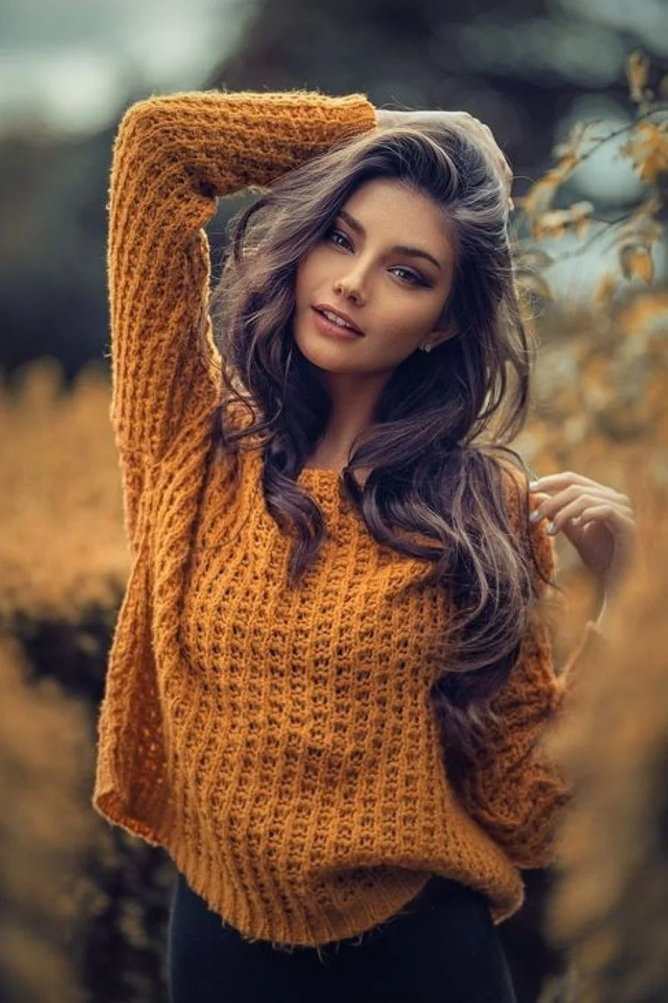 Fall portrait poses | Fall woman photography, Fall female photoshoot, Cozy knitwear chunky sweater